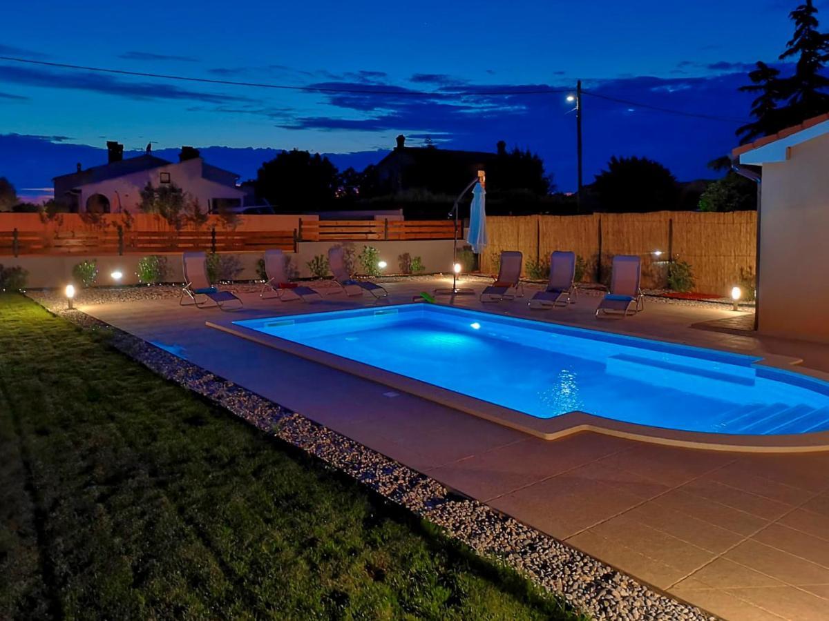 Villa Bartona For 8 Persons With Private Swimmingpool Pula Eksteriør billede