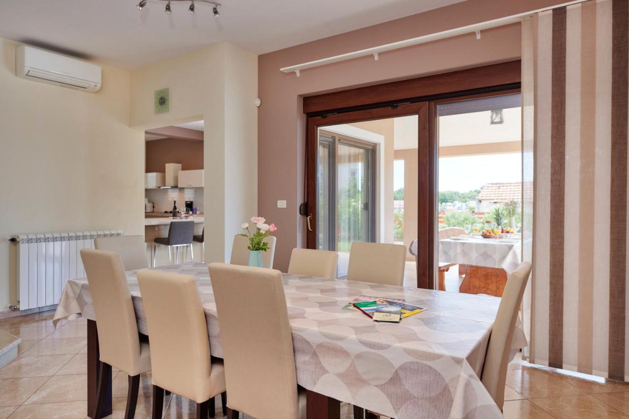 Villa Bartona For 8 Persons With Private Swimmingpool Pula Eksteriør billede