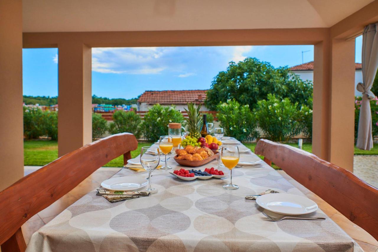 Villa Bartona For 8 Persons With Private Swimmingpool Pula Eksteriør billede