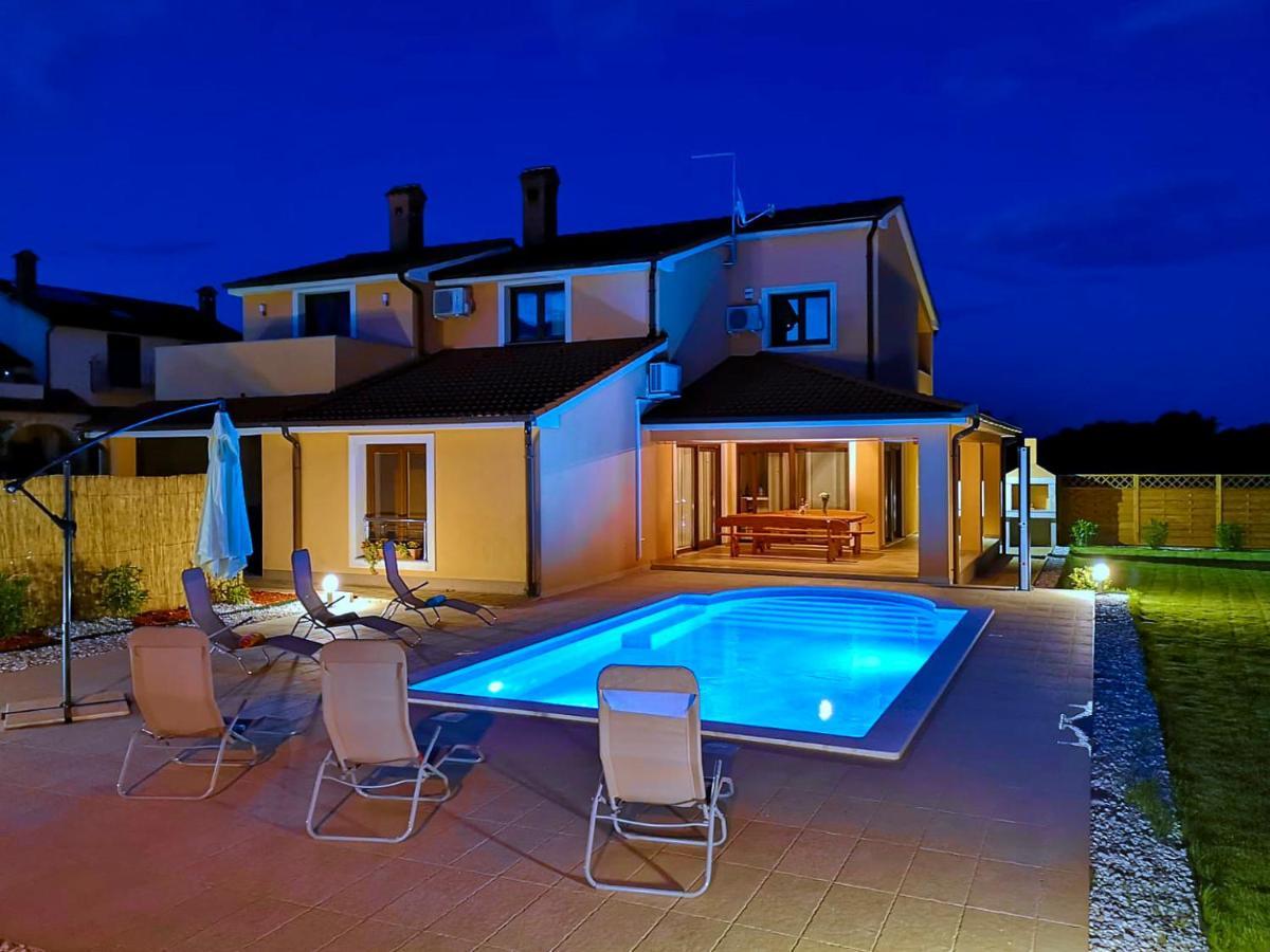 Villa Bartona For 8 Persons With Private Swimmingpool Pula Eksteriør billede