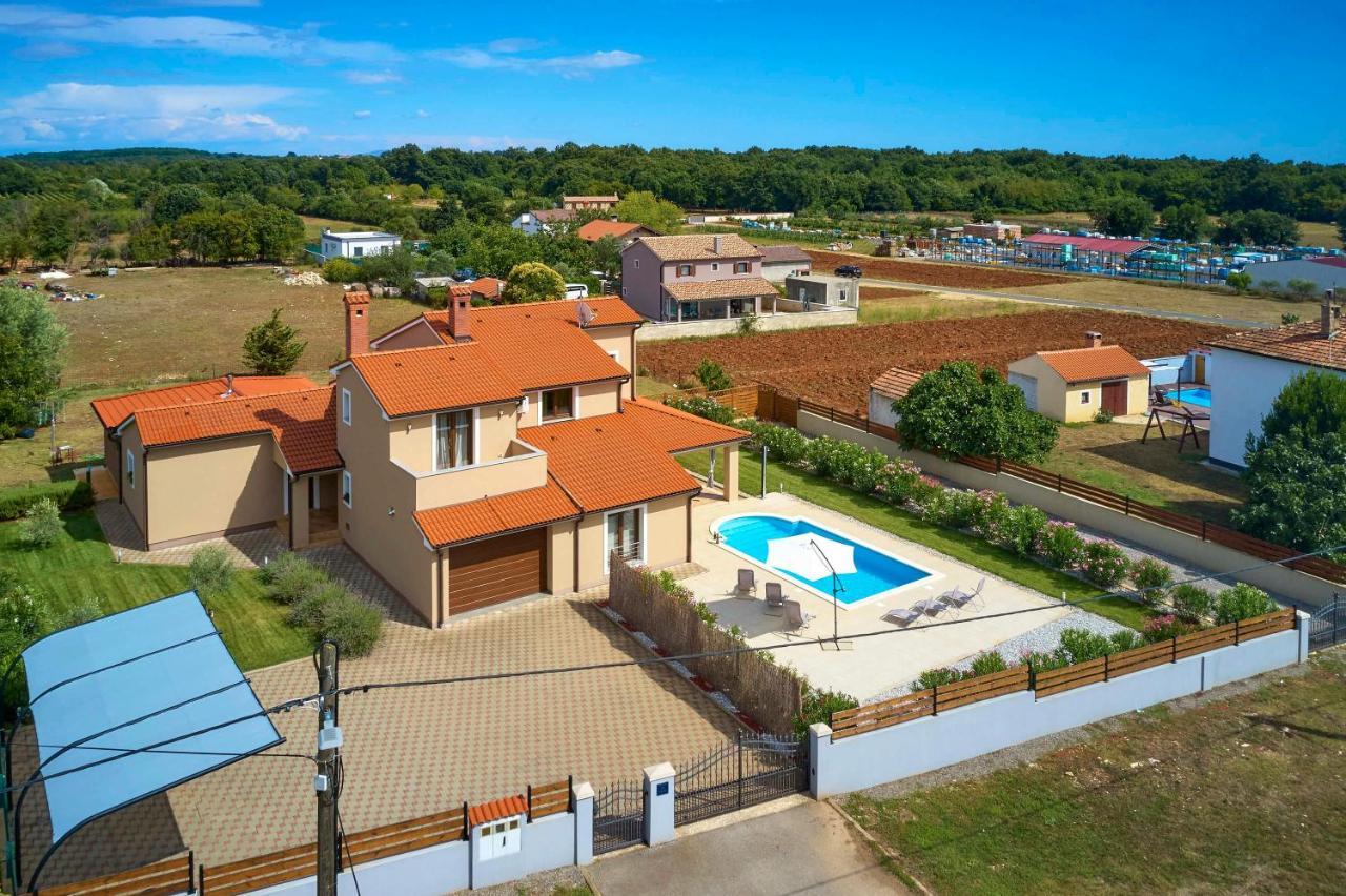 Villa Bartona For 8 Persons With Private Swimmingpool Pula Eksteriør billede