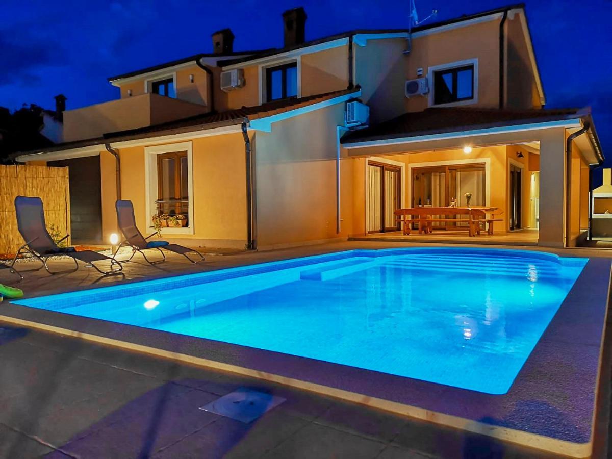 Villa Bartona For 8 Persons With Private Swimmingpool Pula Eksteriør billede