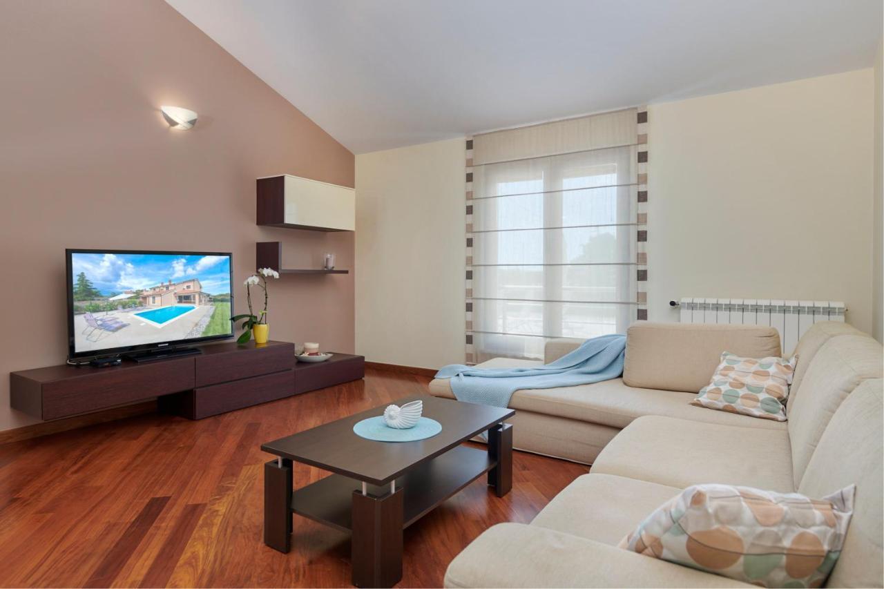 Villa Bartona For 8 Persons With Private Swimmingpool Pula Eksteriør billede