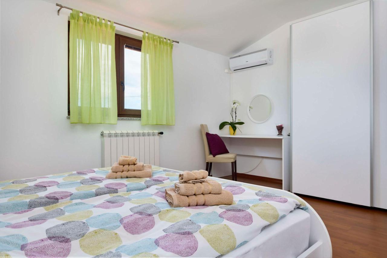 Villa Bartona For 8 Persons With Private Swimmingpool Pula Eksteriør billede