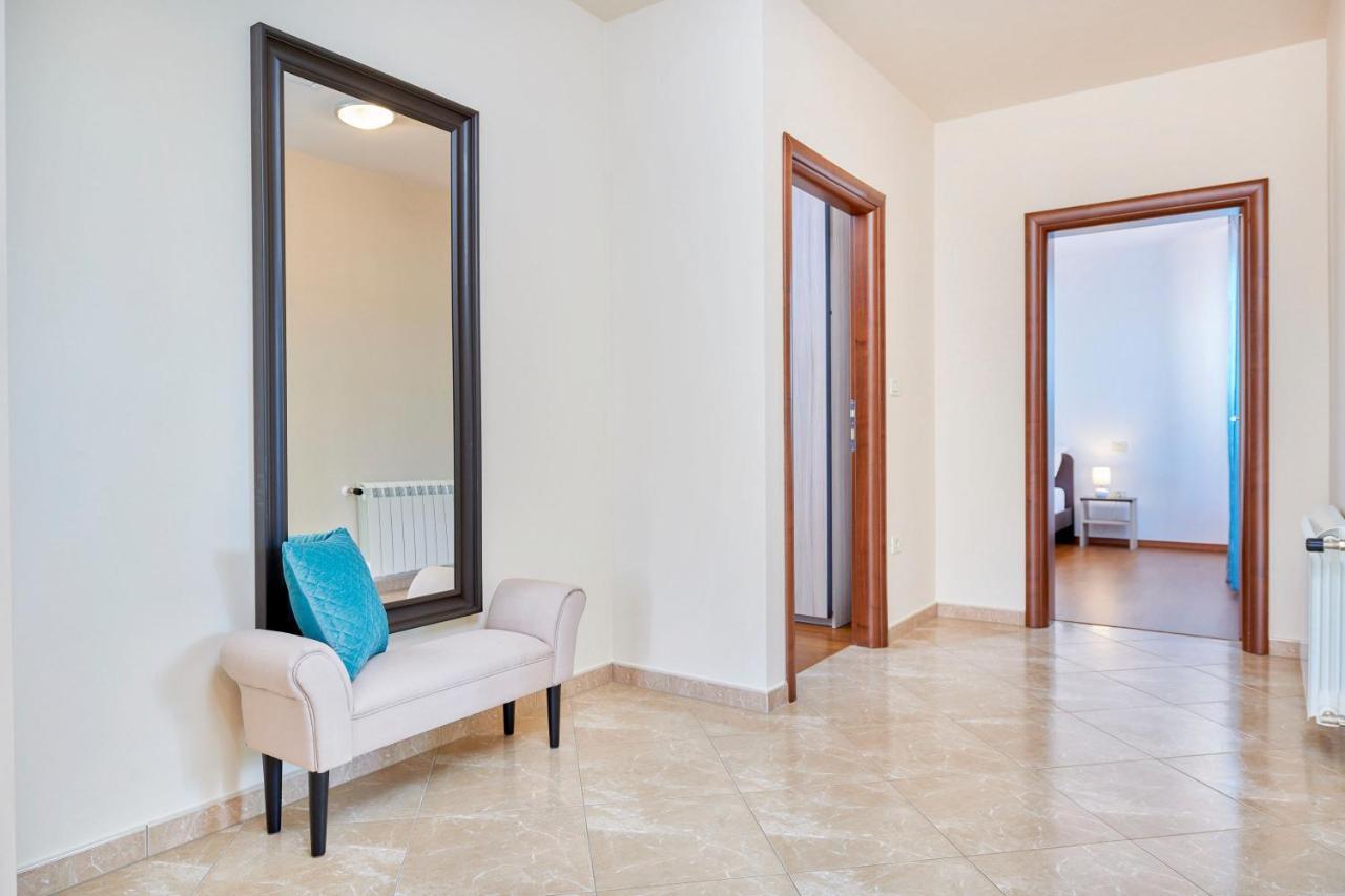Villa Bartona For 8 Persons With Private Swimmingpool Pula Eksteriør billede