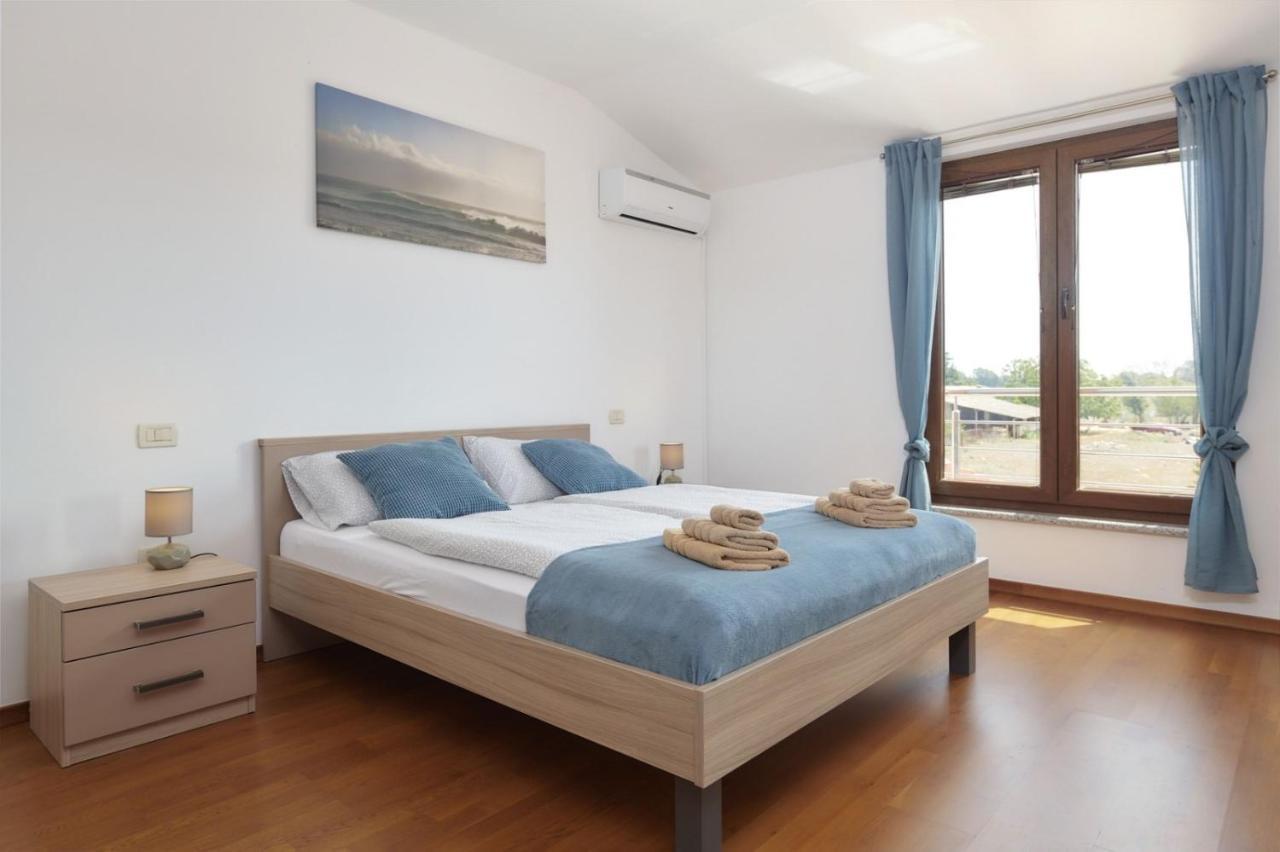 Villa Bartona For 8 Persons With Private Swimmingpool Pula Eksteriør billede