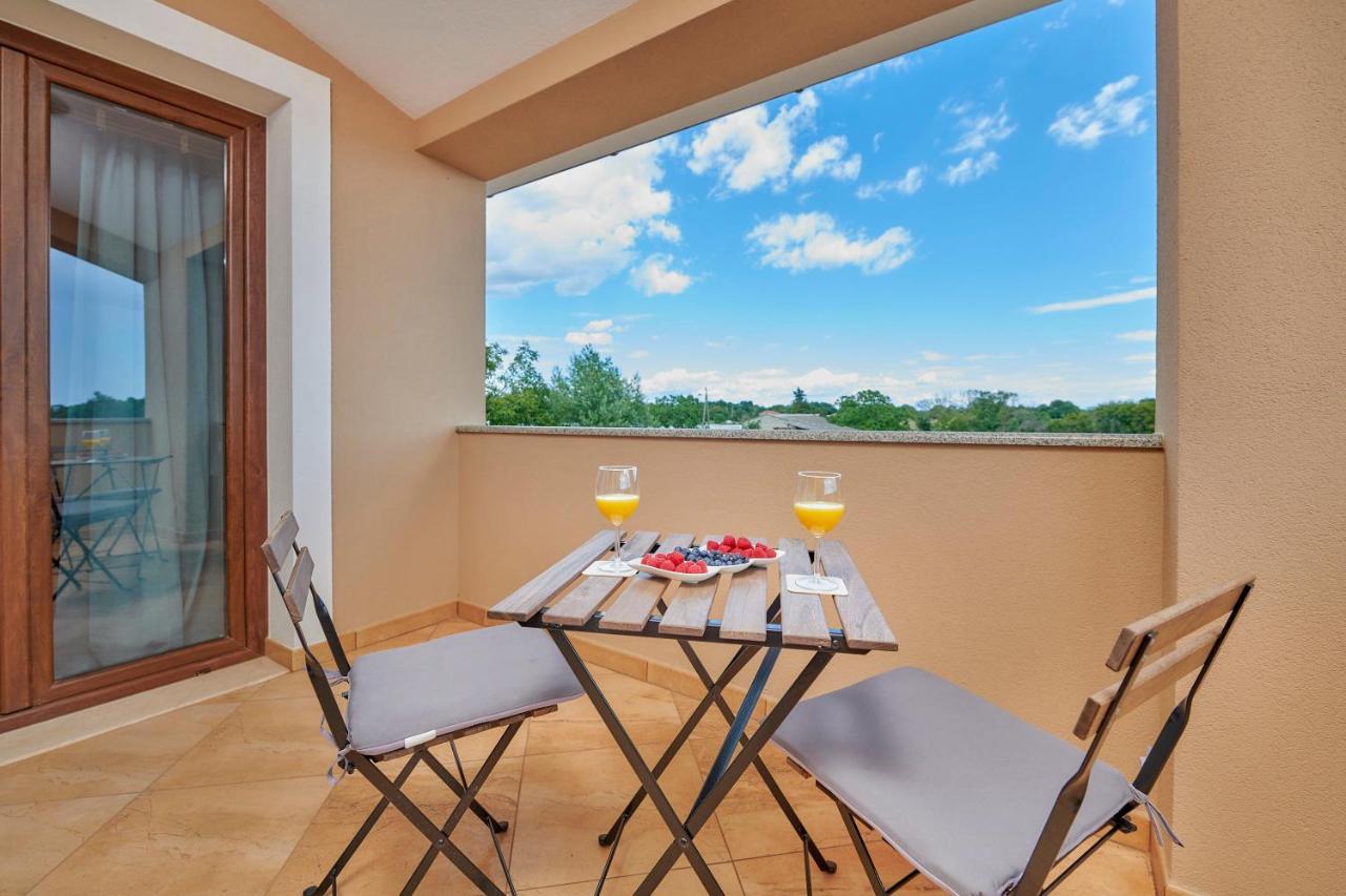Villa Bartona For 8 Persons With Private Swimmingpool Pula Eksteriør billede